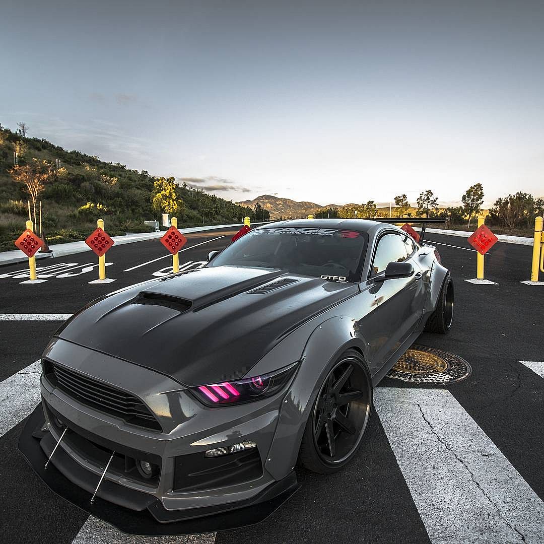 Ford%20Mustang%20pink%20DRL%20boards%20owner%20ig%20@alex.s550.jpg