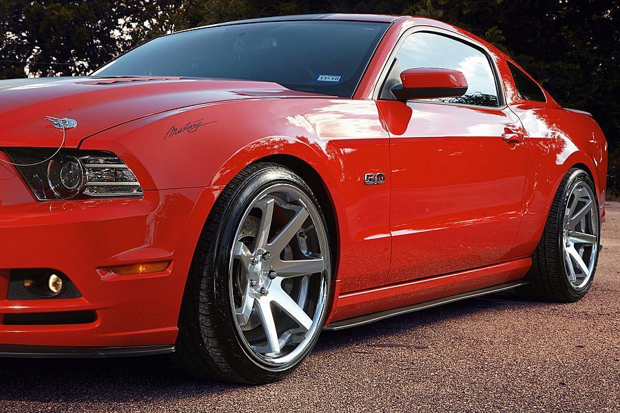 -ford-mustang-s197-gt-brembo-brakes-ferrada-fr1-machined-silver-polished-lip-deep-concave-wheels.jpg