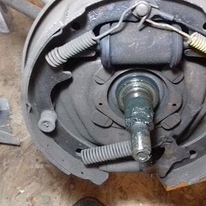 L Front Spindle Wheel Cyl.jpg