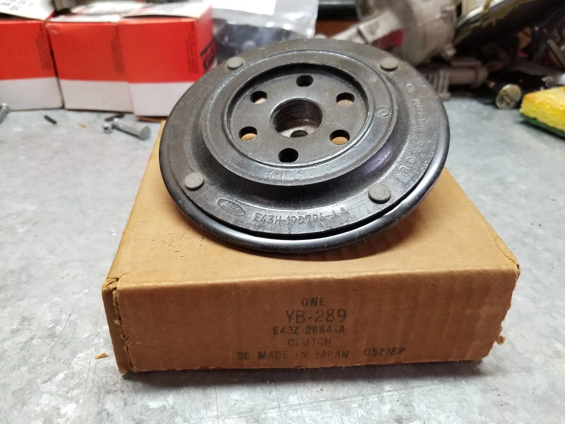 02-Clutch face box.webp