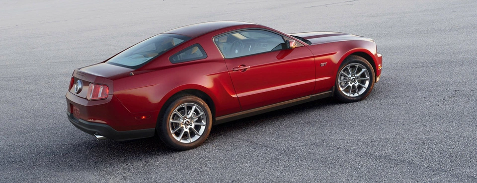 02_mustang2010.webp