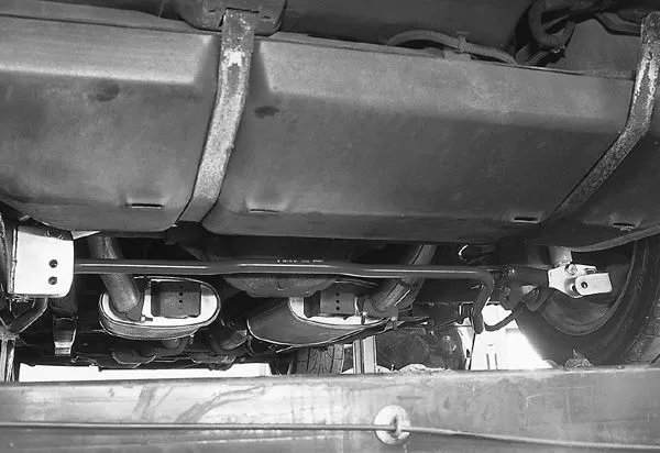 0303mm_22zoom+1987_Ford_Mustang_LX+Undercar_rear_Sway_Bar.webp