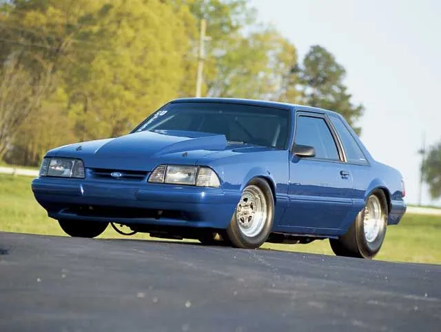 0510mmfp_01z+ford_mustang+left_front_view.webp