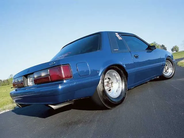 0510mmfp_03z+ford_mustang+right_rear_view.webp