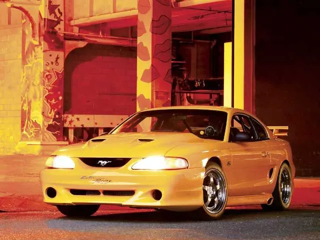 0601mmfp_01z+1994_ford_mustang_gt+left_front_view.webp