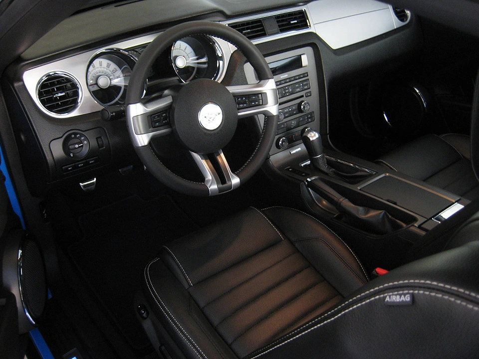 10interior.webp