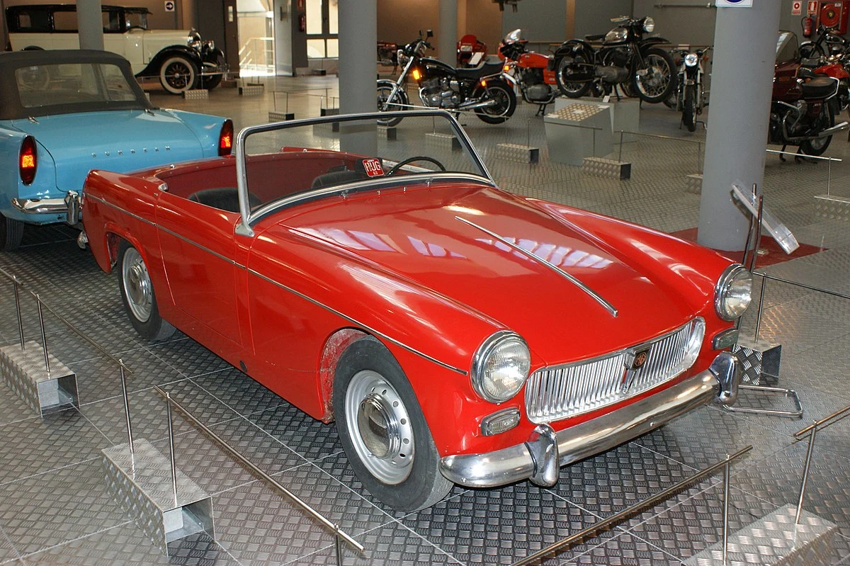 1200px-1963_M.G._Midget_(6322636050).webp