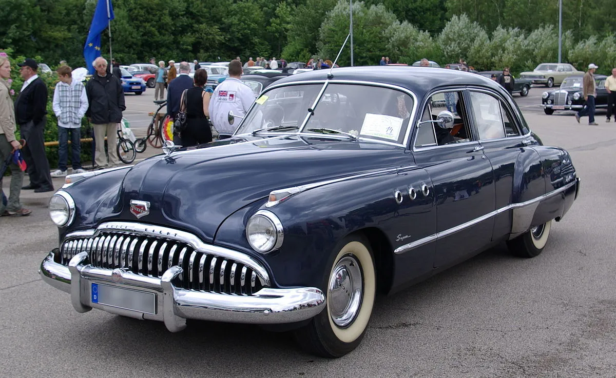 1200px-Buick_Super_Serie_50_BW_2.webp