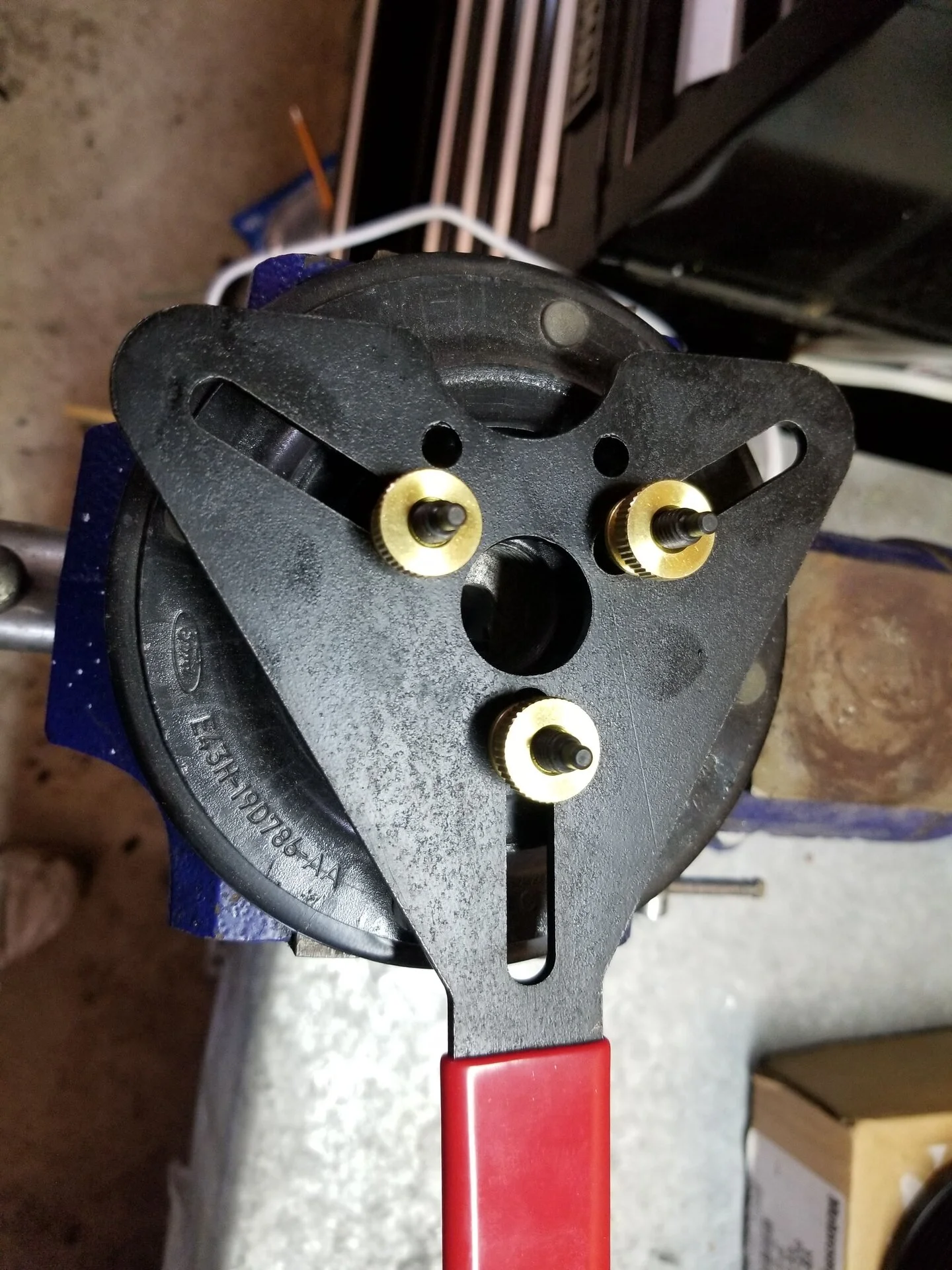 16-Tool on clutch face 1.webp