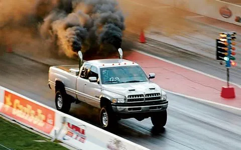 163_0606_diesel_10z+diesel_truck_drag_racing+front_view.webp