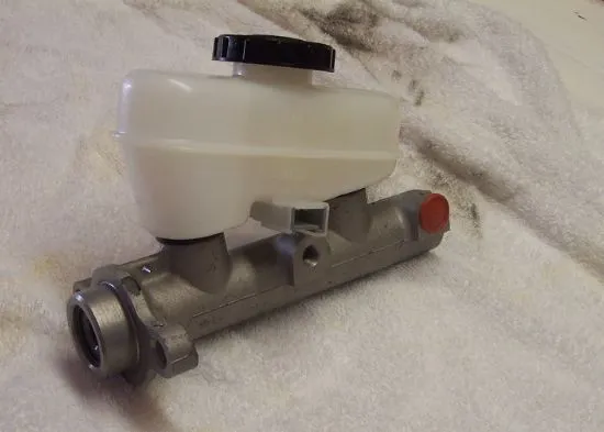 1649527MasterCylinder4.webp