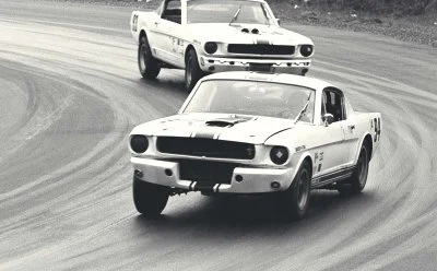 1965-mustang-racing.webp