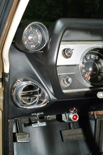 1966-oldsmobile-442-9.webp