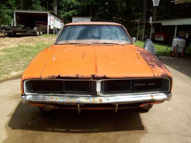 1969-dodge-charger-383-4-speed-car-3.webp