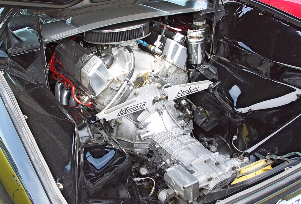 1972-DeTomaso-Pantera-Engine-Bay-351-Cleveland-st.webp