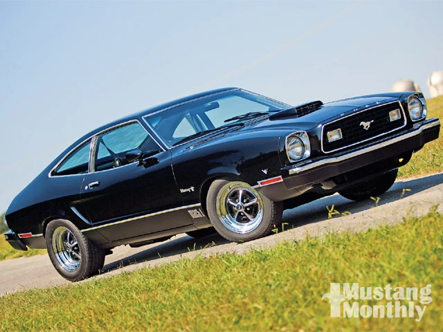 1975-ford-mustang-ii-mach-1-front-view_c9a68.webp
