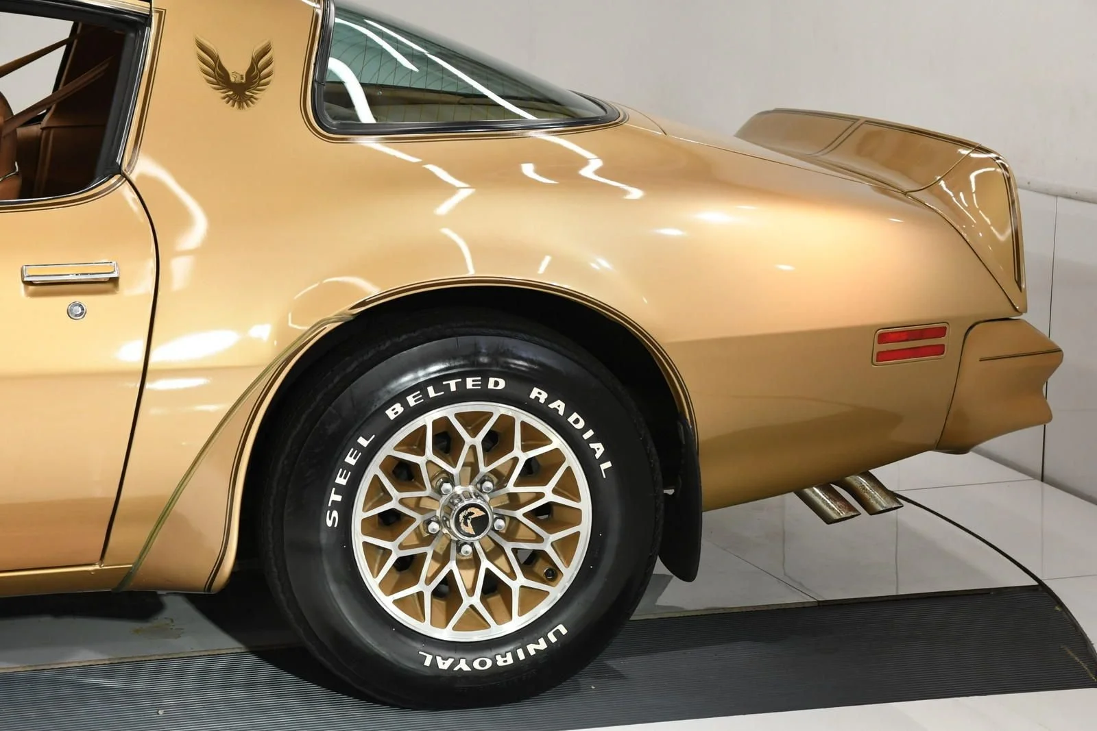 1978-pontiac-trans-am-special-gold-edition.webp