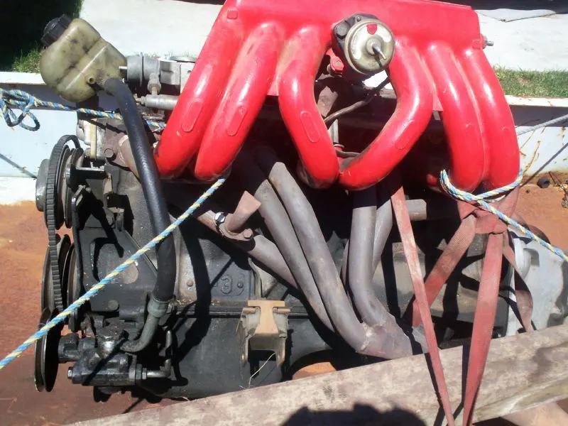 1985VKHoldenCommodoreElectronicInjection33literHeadersEFIandseparteTankcompactpowersteeringunit.webp