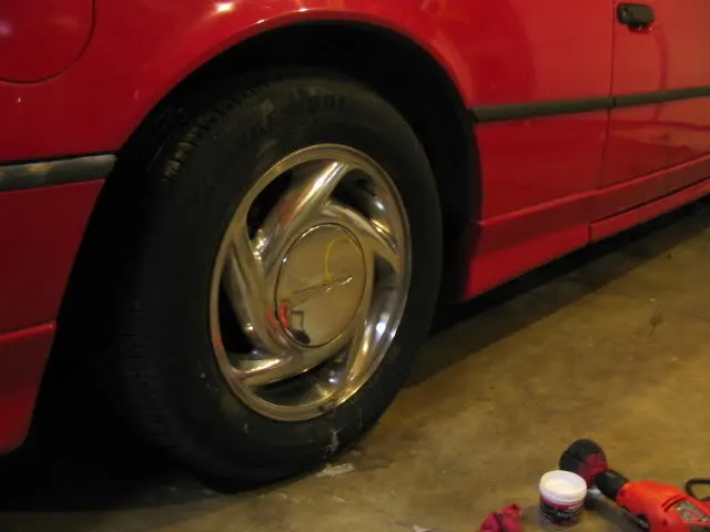 1991FordSuperCoupepolishingwheels01.webp