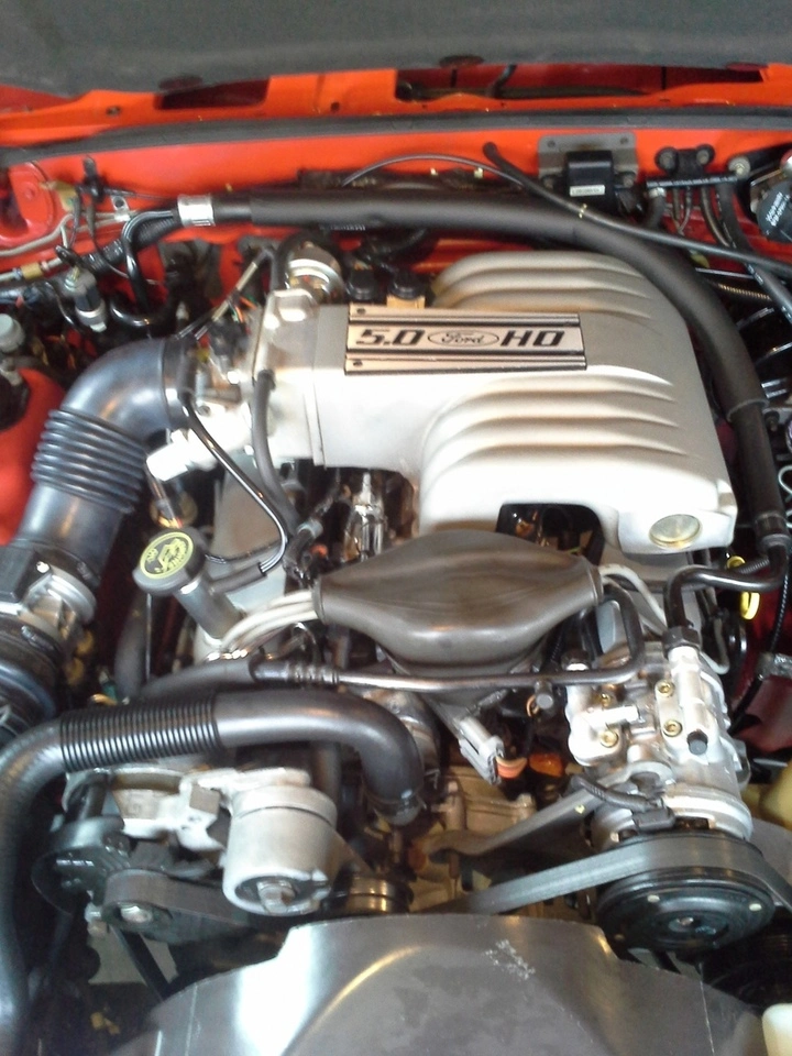 1993%20Mustang%20GT%20engine%201.webp