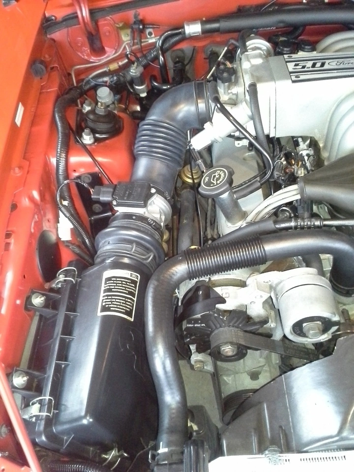 1993%20Mustang%20GT%20engine%204.webp