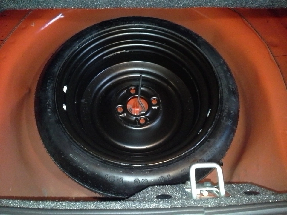 1993%20Mustang%20GT%20spare%20tire%2025.webp