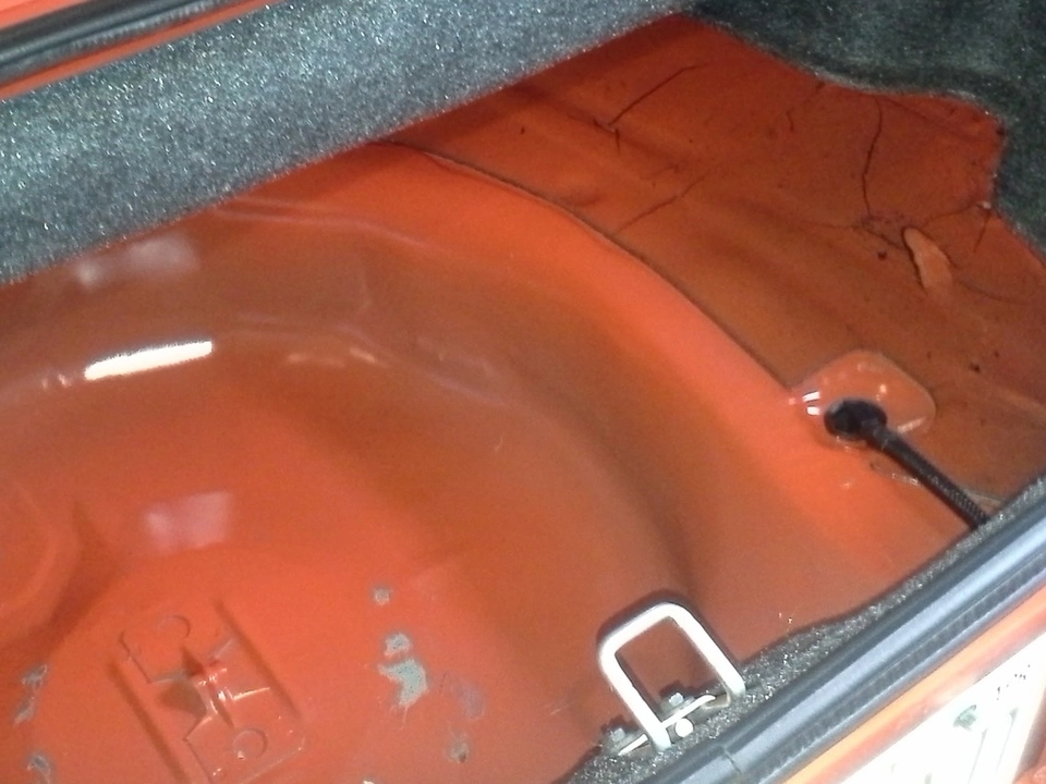1993%20Mustang%20GT%20trunk%20%206.webp