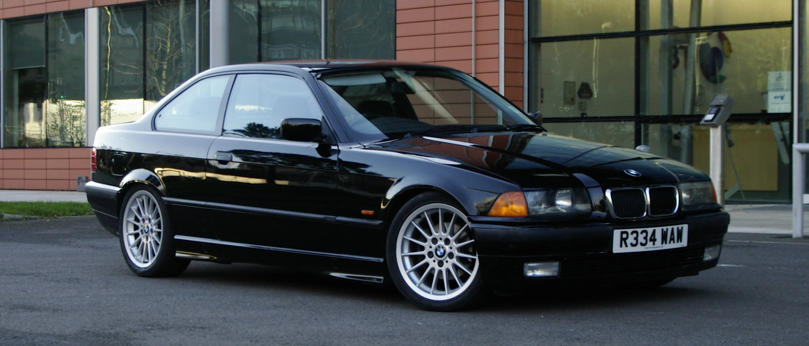 1998_BMW_328i1.webp