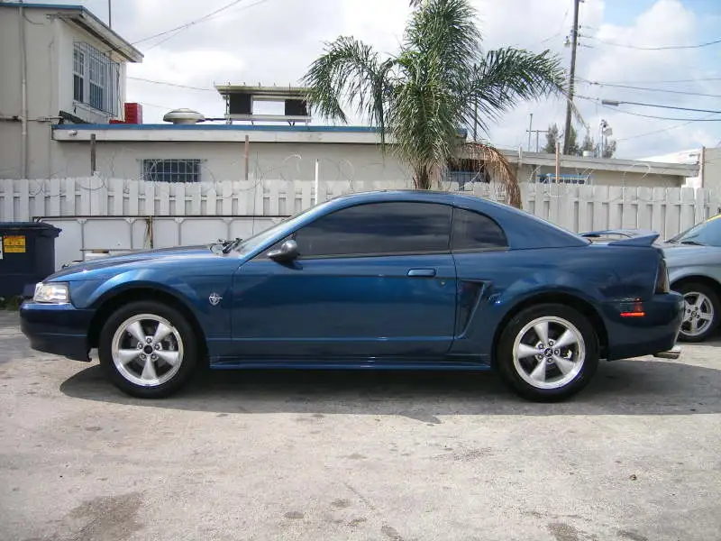 1999FordMustangGTBlue014.webp