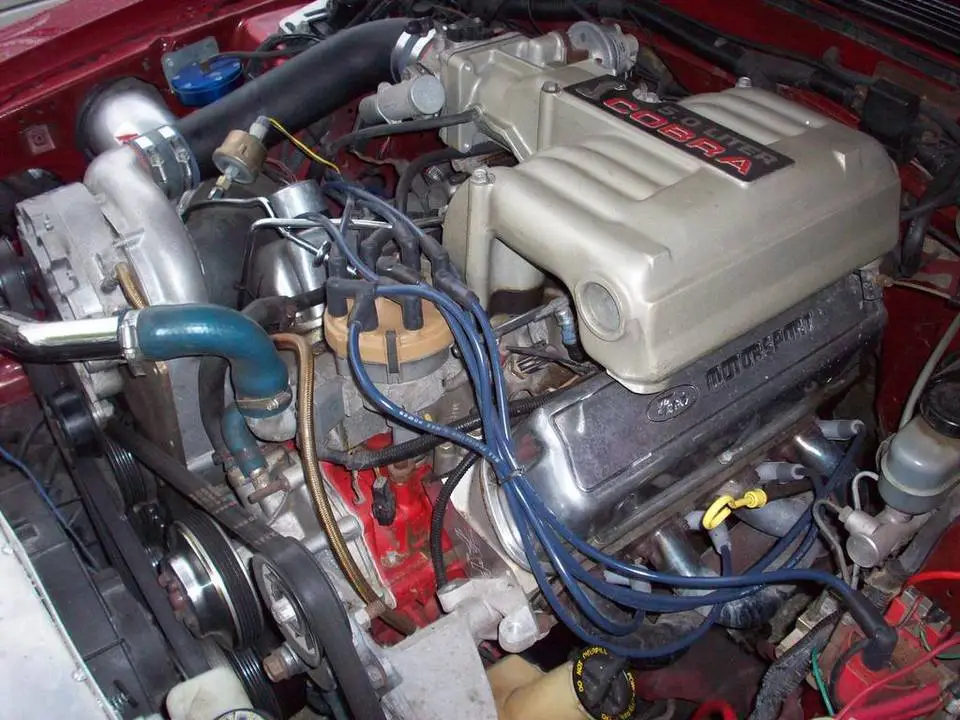 2000CrownVic008.webp