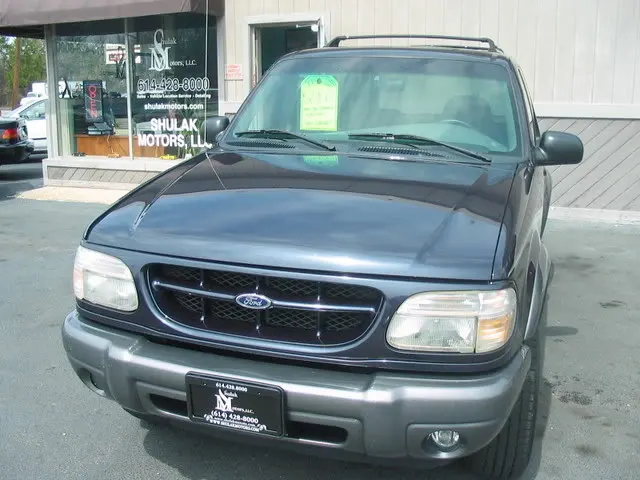 2000FordExplorer002.webp