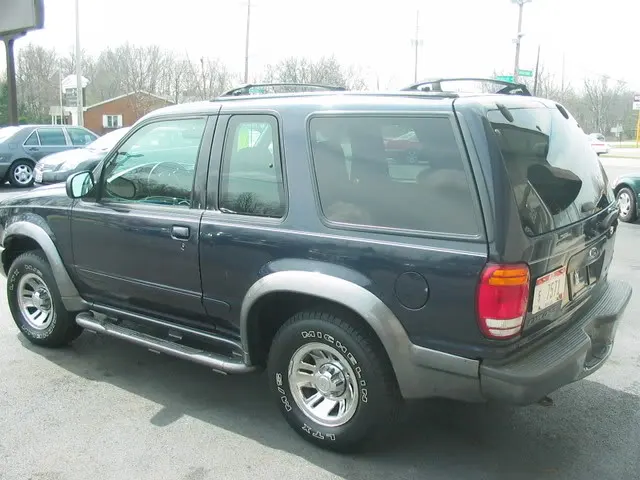 2000FordExplorer004.webp