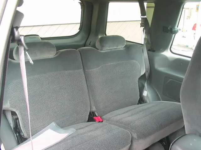 2000FordExplorer008.webp