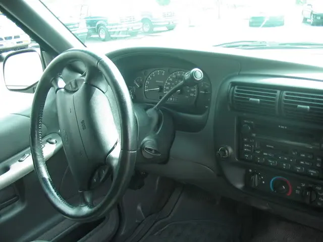 2000FordExplorer009.webp