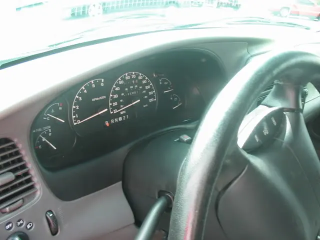 2000FordExplorer013.webp