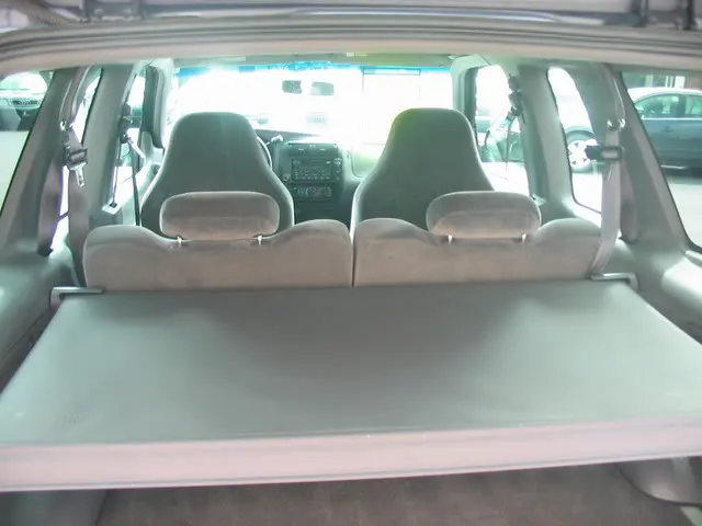2000FordExplorer016.webp