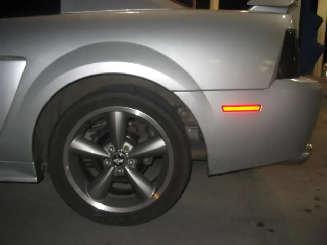 2001fordmustangGT004.webp
