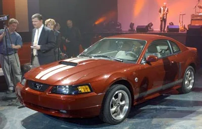 2003_ny+2004_ford_mustang+front_right_view.webp