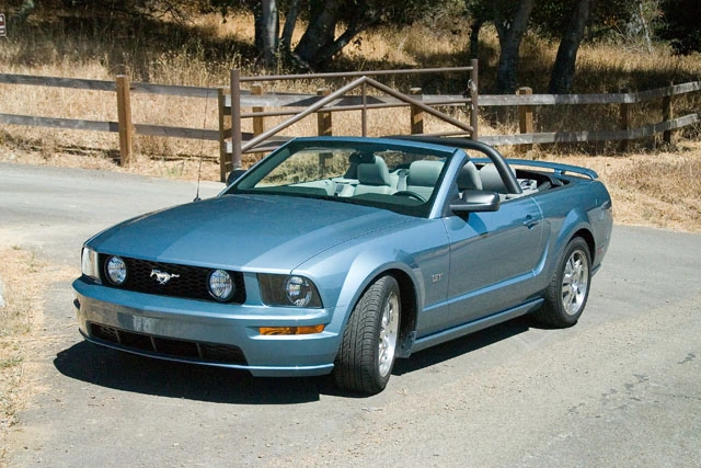 2005mustang0421lo.webp