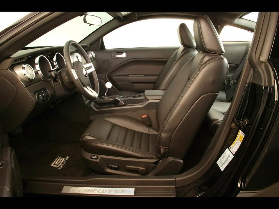 2007-Ford-Shelby-GT-Interior-1280x960.webp