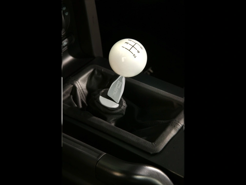 2007-Ford-Shelby-GT-Shifter-1280x960.webp