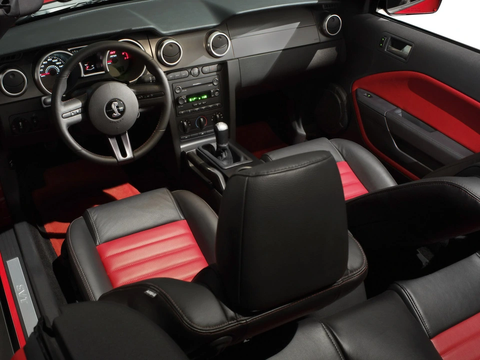 2007-Ford-Shelby-GT500-Production-Interior-1280x960.webp