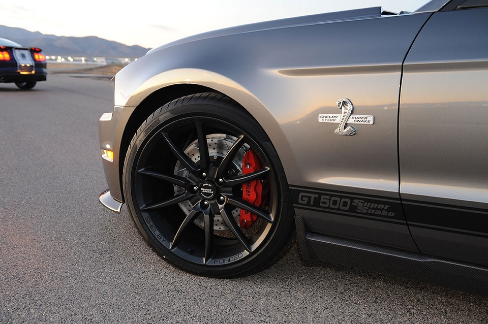 2012-shelby-mustang-gt500-super-snake-tire-and-fender.webp