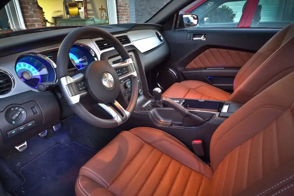 2012Mustang-10.webp