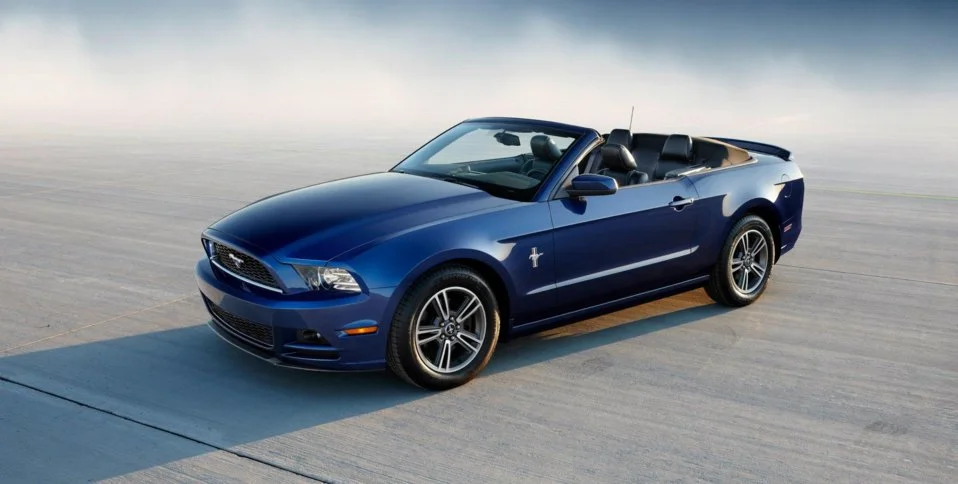2013-Ford-Mustang-GT-wallpaper-1[1].webp