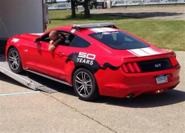 2015%20Ford%20Mustang%20pace%20car%20-%20Official%20-%2007.webp