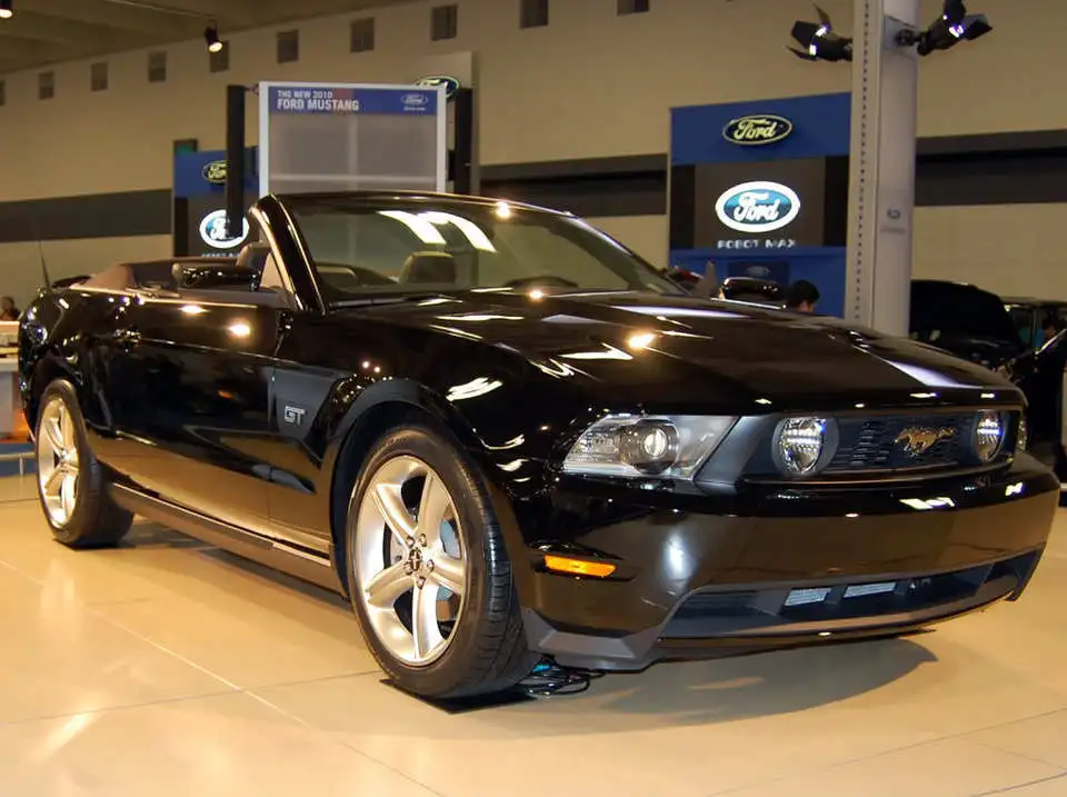 292010_Ford_Mustang_GT_front_by_Par.webp