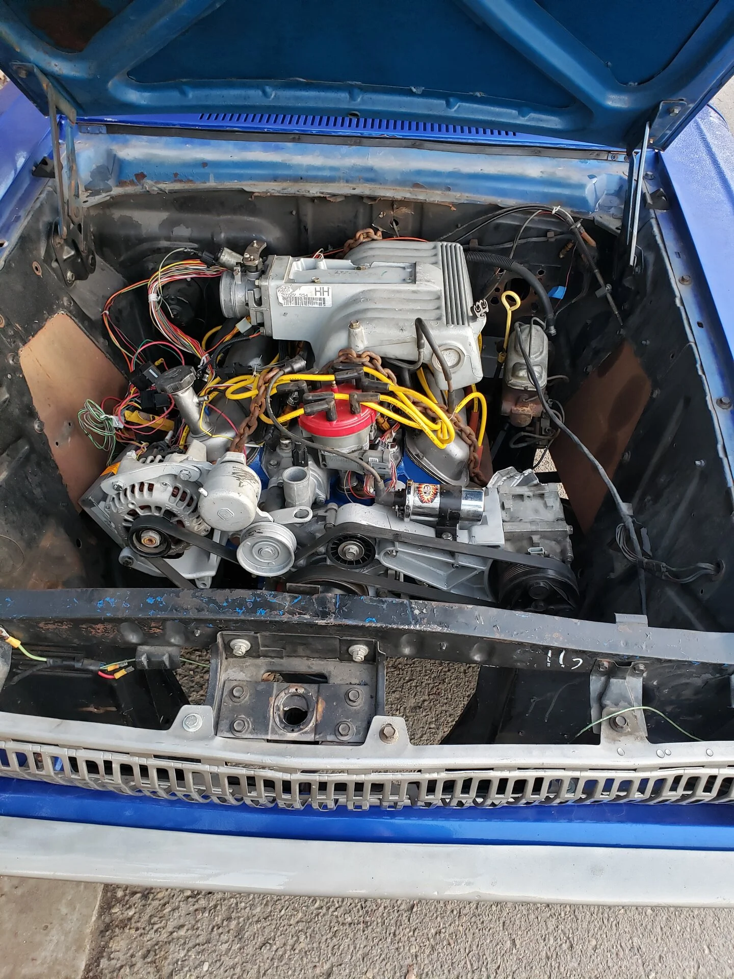 302 in engine bay.jpg