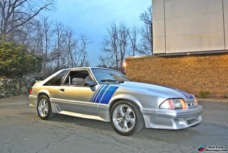 36411-mustang-under-light-34-mod.webp
