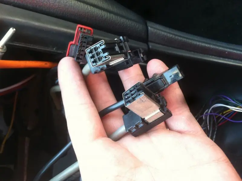 47873d1380578727-mach-460-stereo-plugs-help-need-identified-image.webp